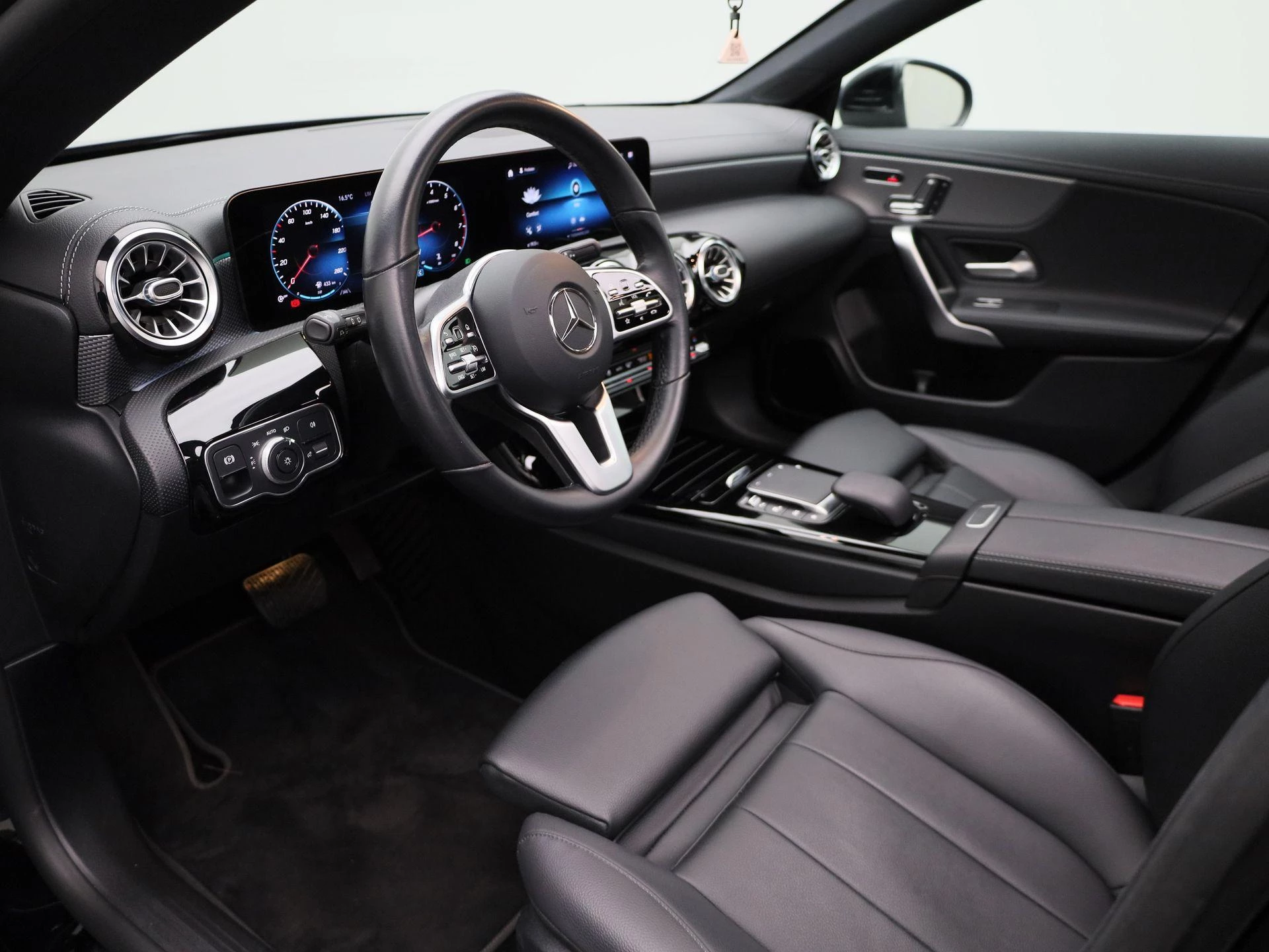 Mercedes-Benz-CLA-image-26