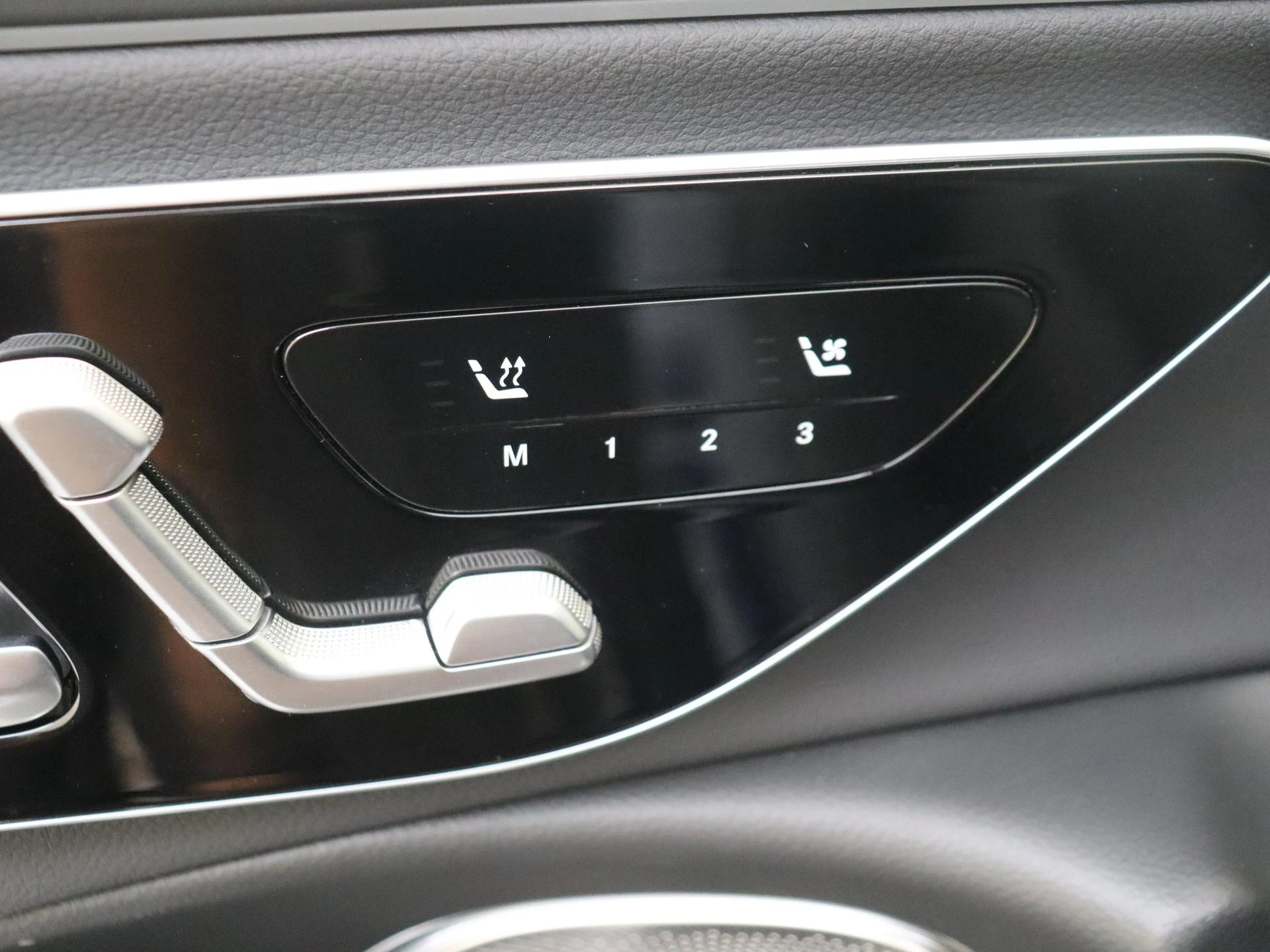 Mercedes-Benz-E-Klasse-image-25