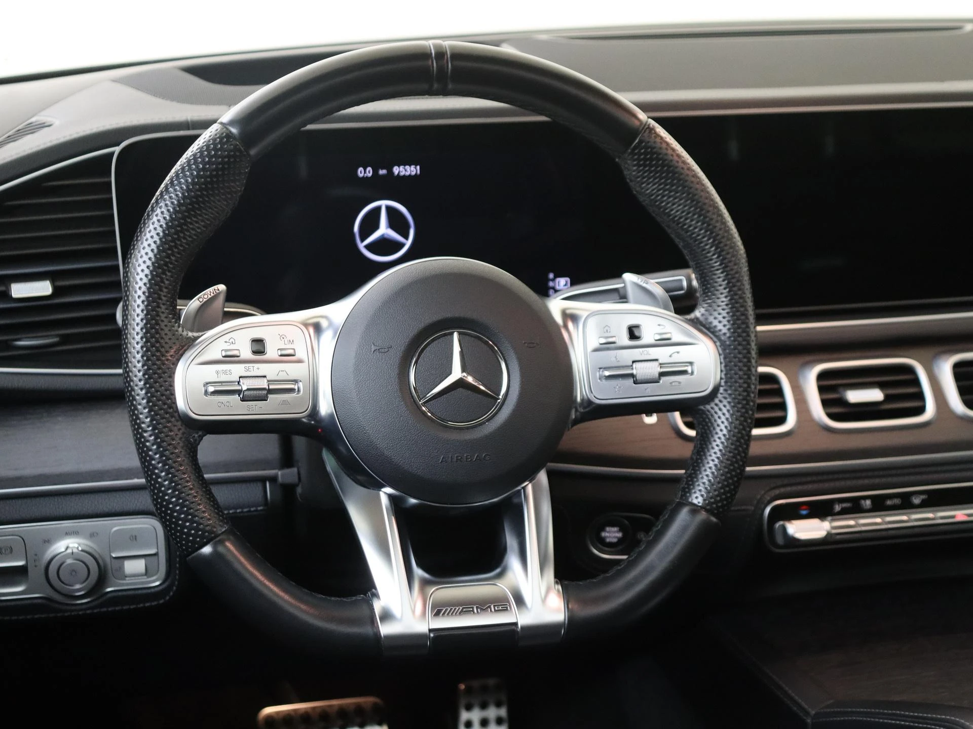 Mercedes-Benz-GLE-image-14