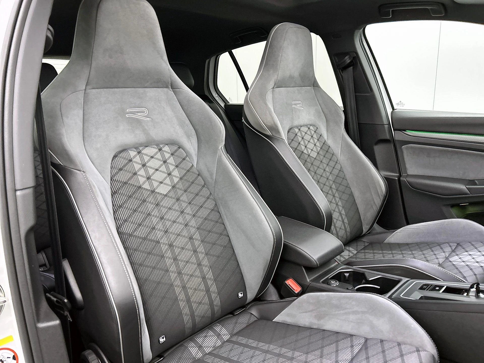 Volkswagen Golf 1.5 eTSI R-Line