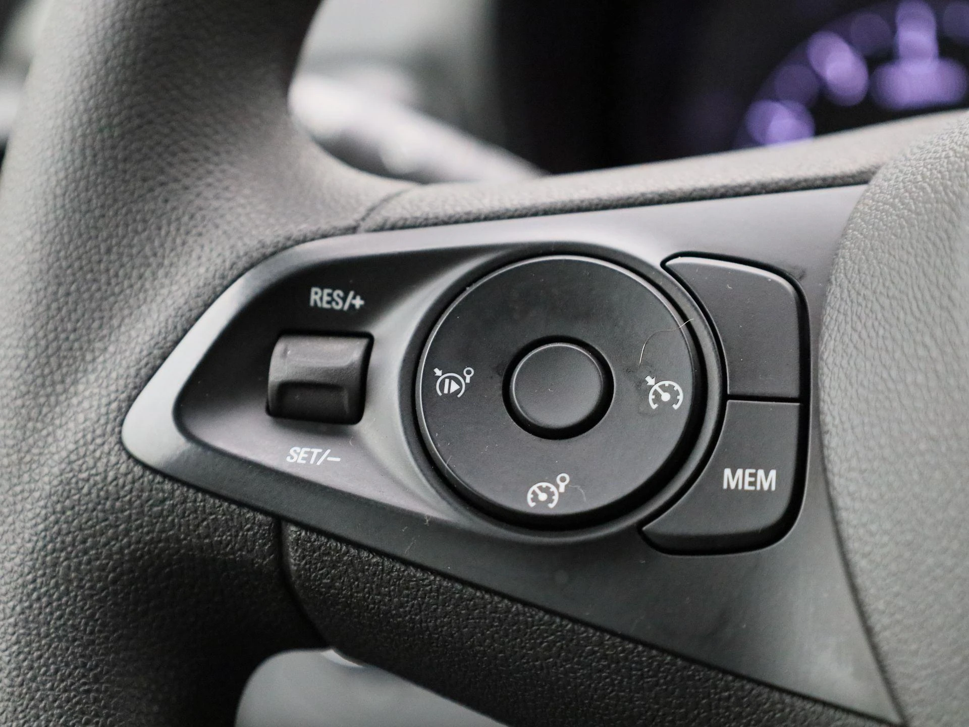 Opel-Combo Life-image-19