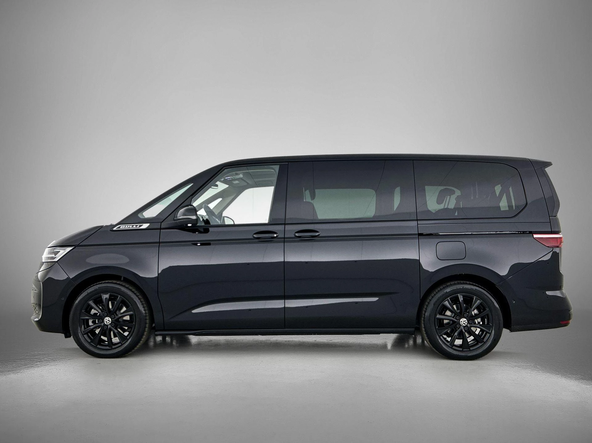Volkswagen-Multivan-image-1