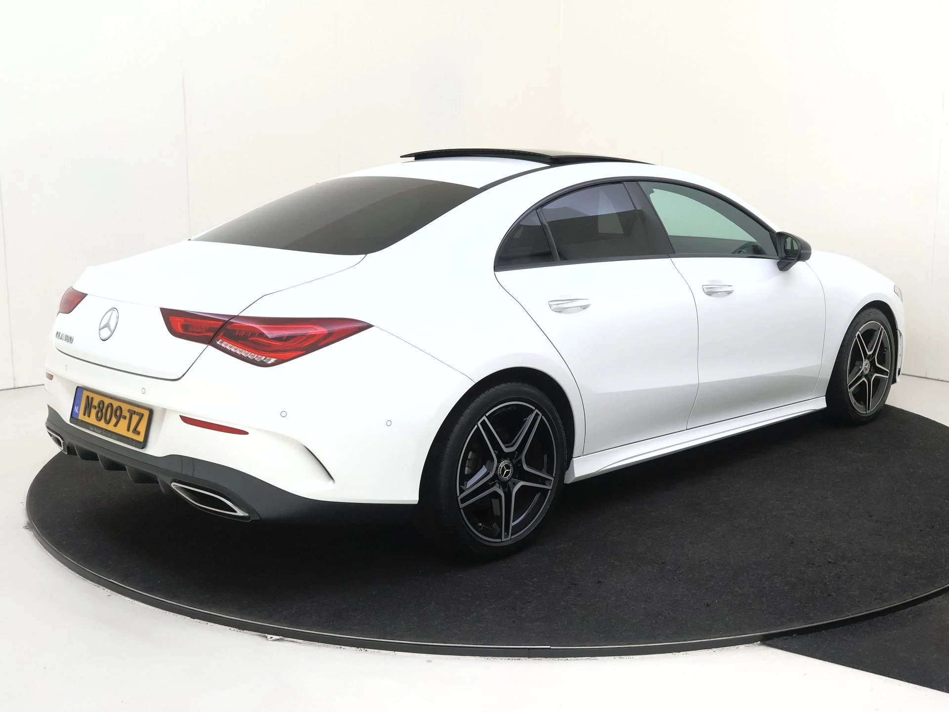 Mercedes-Benz-CLA-image-3