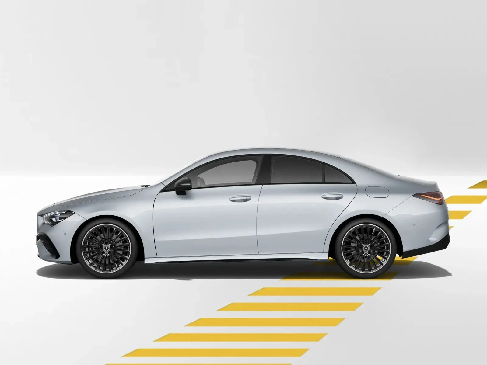 Mercedes-Benz-CLA 200-image-3