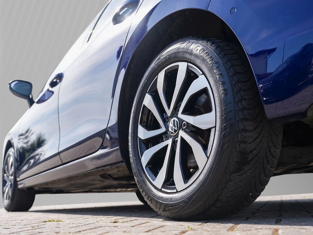 Volkswagen-Golf-image-4