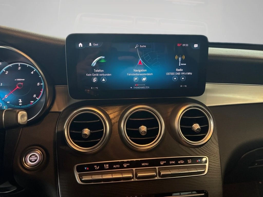 Mercedes-Benz-GLC 300 d-image-7