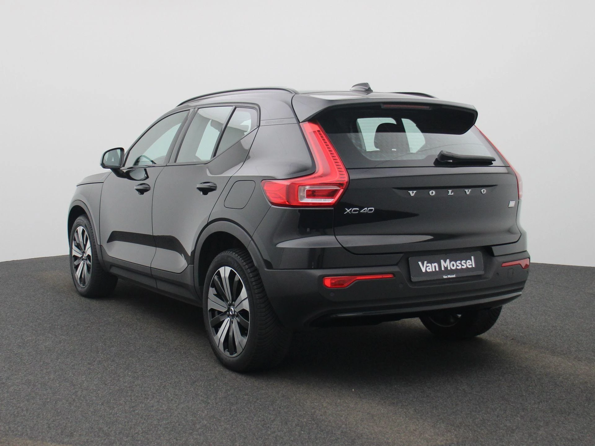 Volvo-XC40-image-1