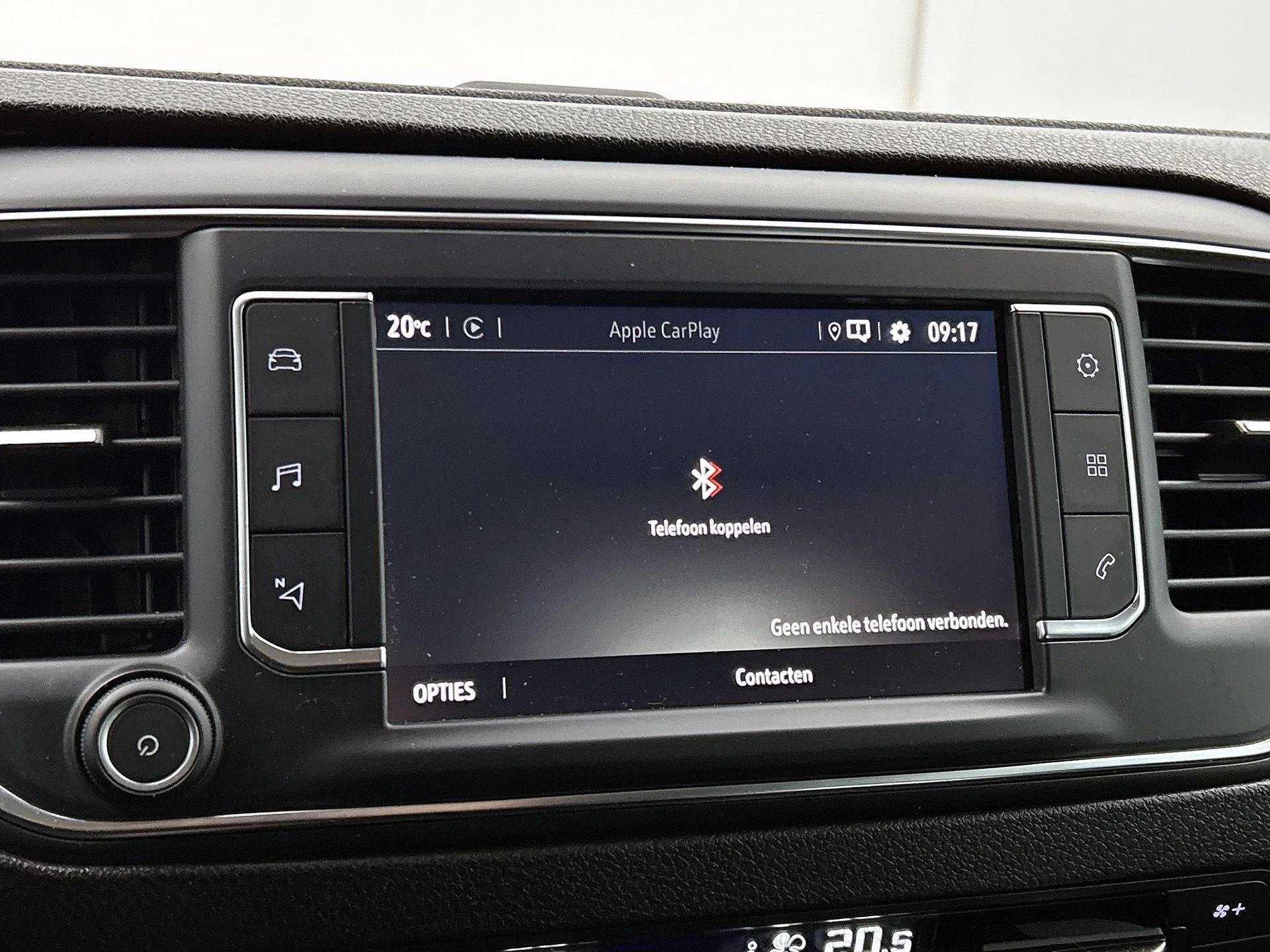 Opel-Vivaro-image-8
