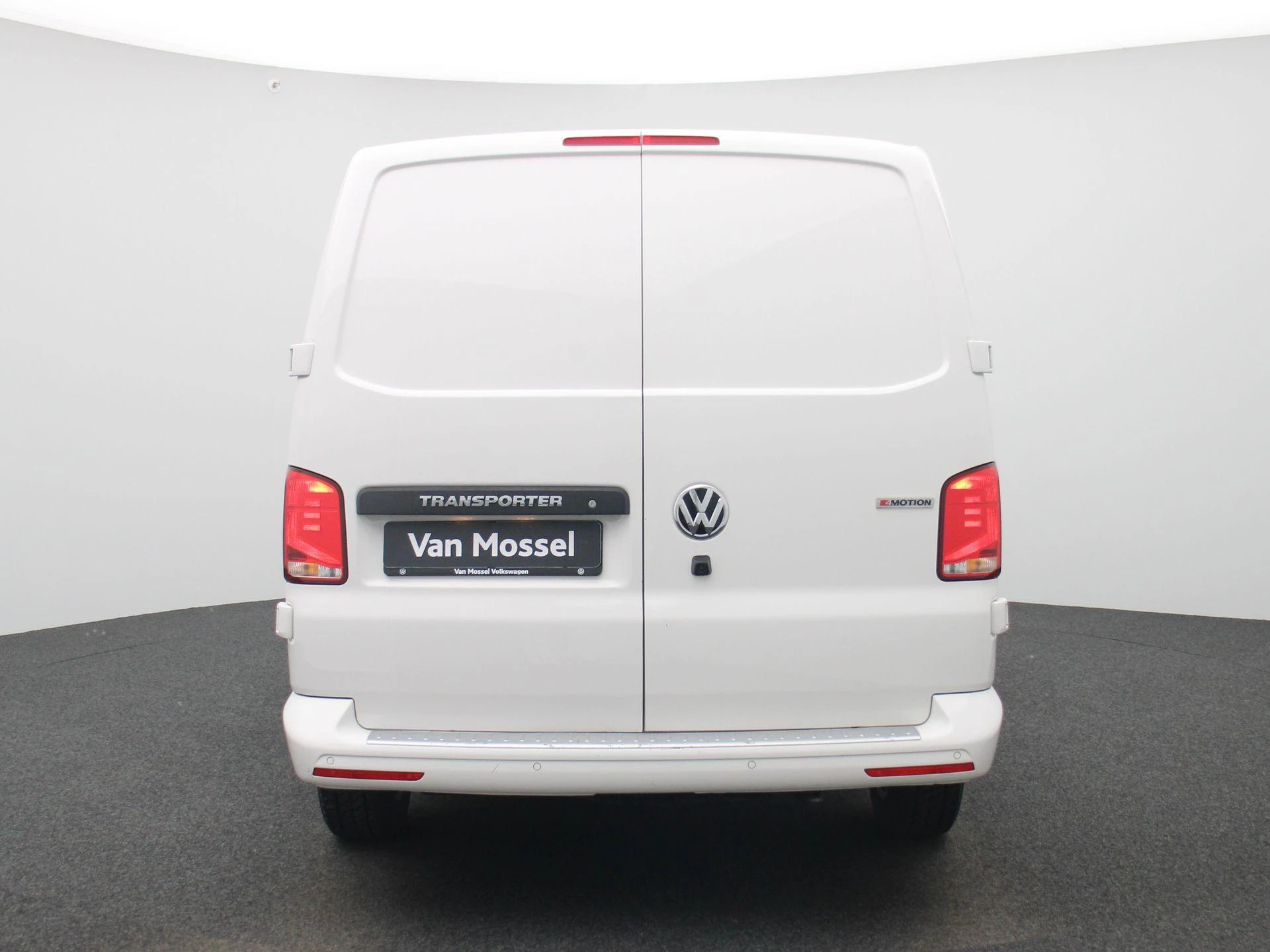 Volkswagen-Transporter-image-4