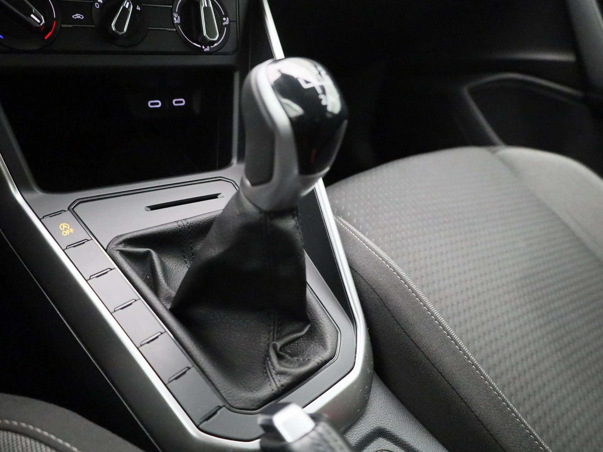 Volkswagen-Polo-image-16