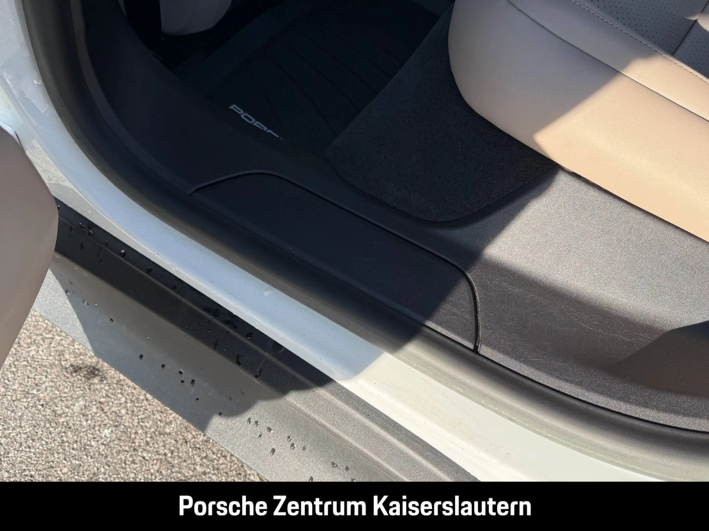 Porsche Taycan Surround-View Luftfederung Panoramadach -