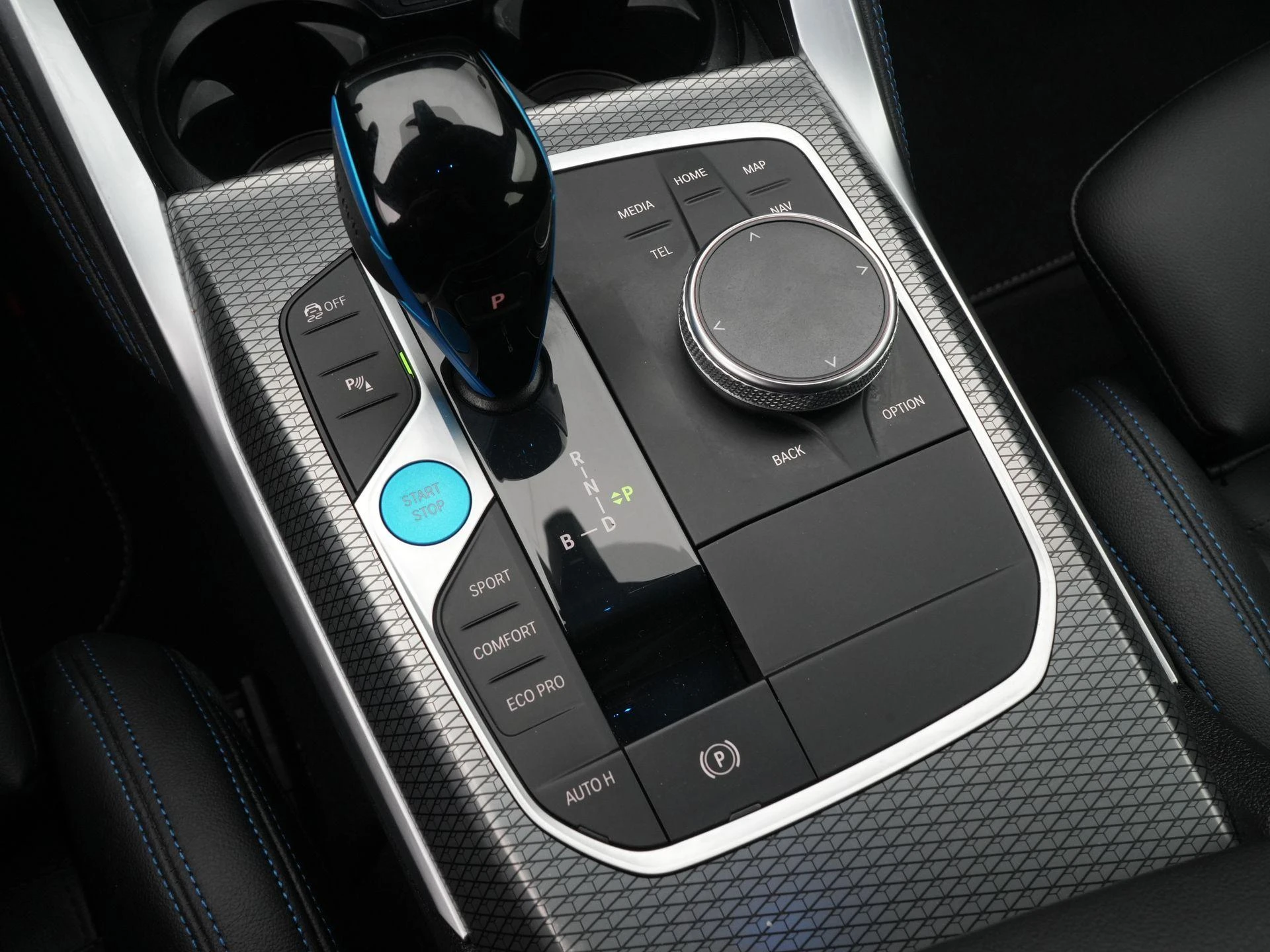 BMW-i4-image-27
