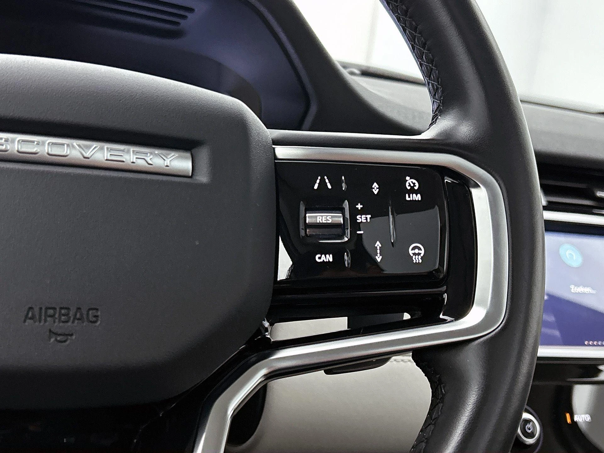 Land Rover-Discovery Sport-image-5