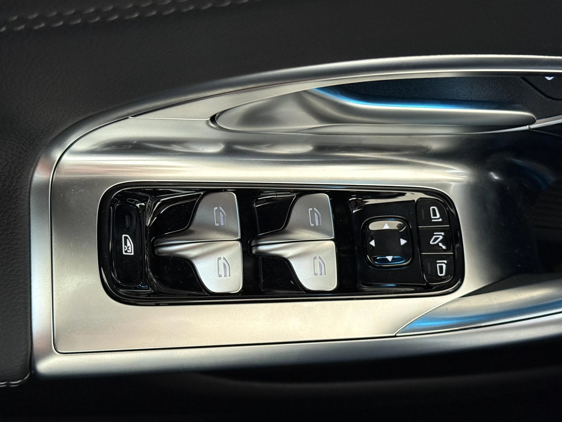 Mercedes-Benz-C-Klasse-image-25