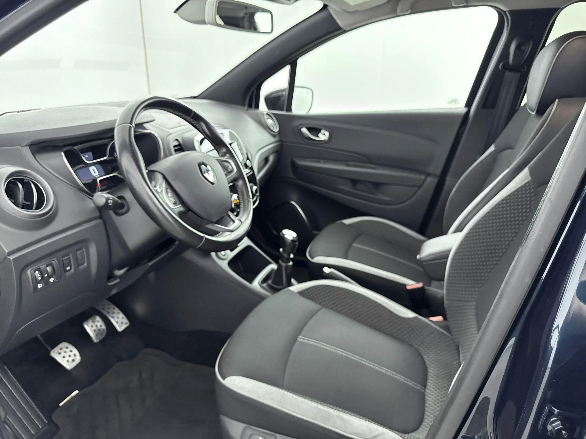 Renault-Captur-image-16
