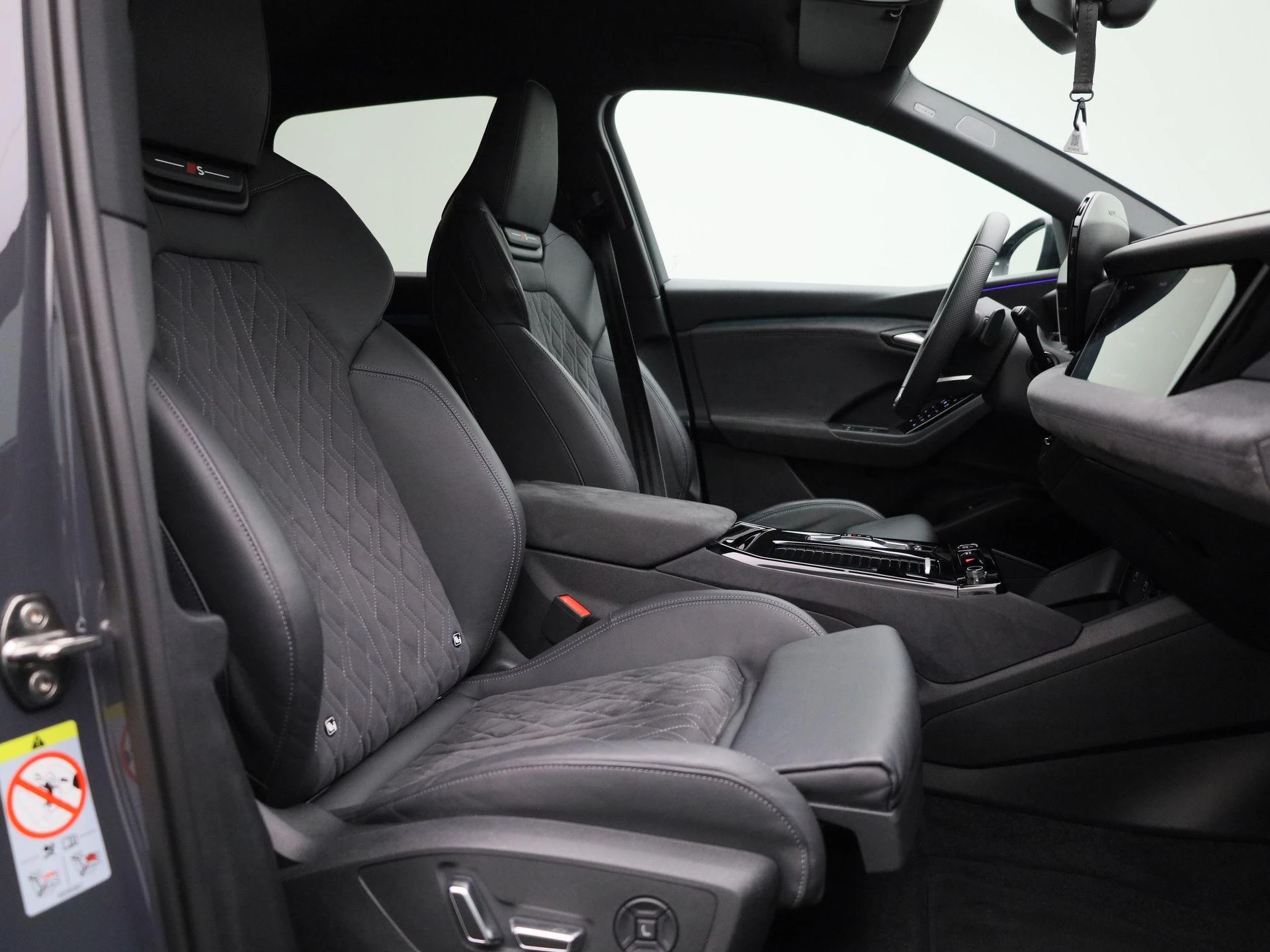 Audi-Q6 e-tron-image-43