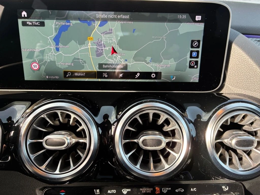 Mercedes-Benz-GLA 200-image-6