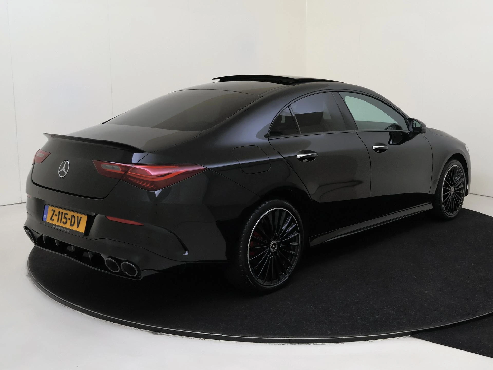 Mercedes-Benz-CLA-image-3