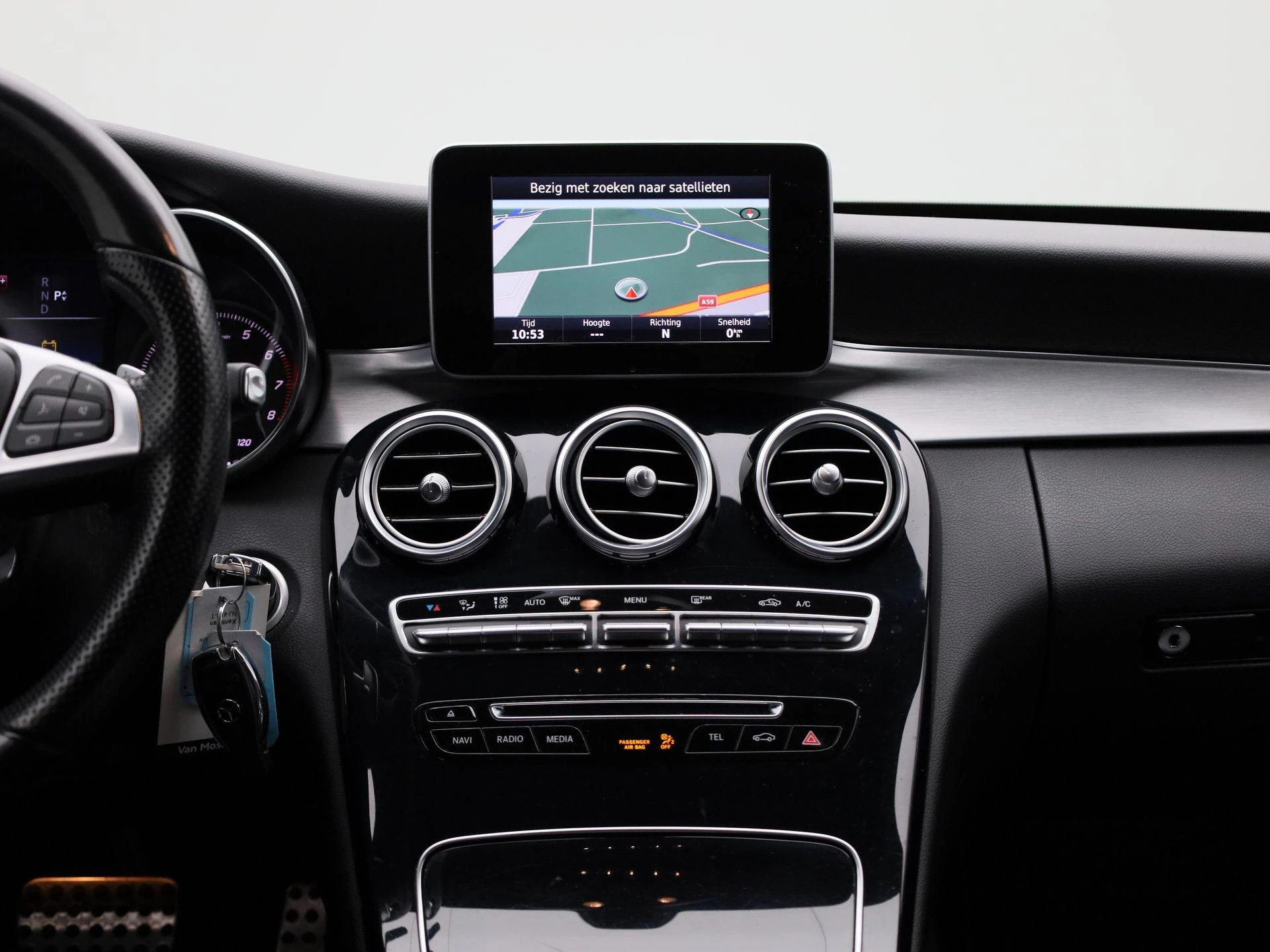 Mercedes-Benz-C-Klasse-image-7