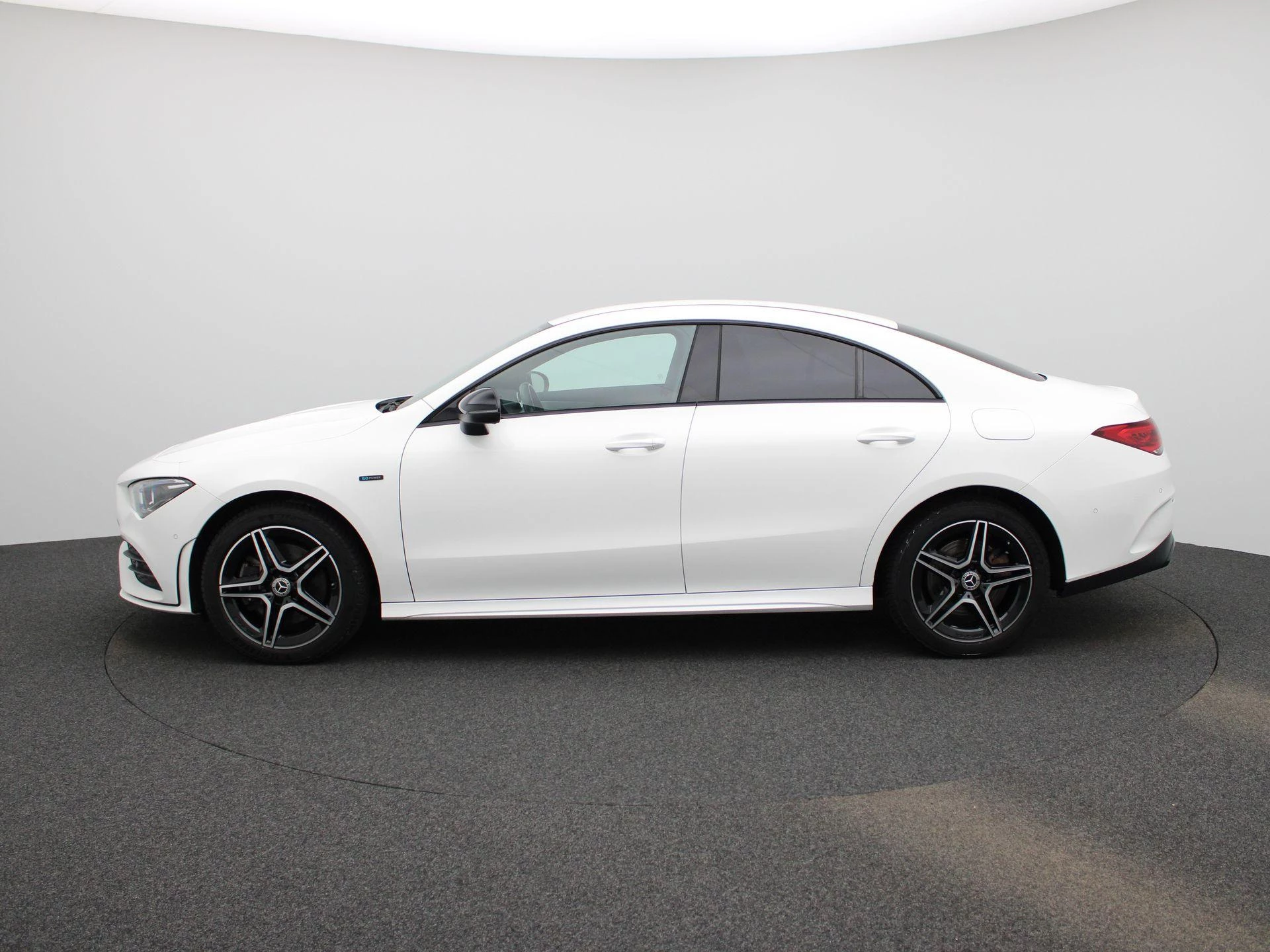 Mercedes-Benz-CLA-image-4