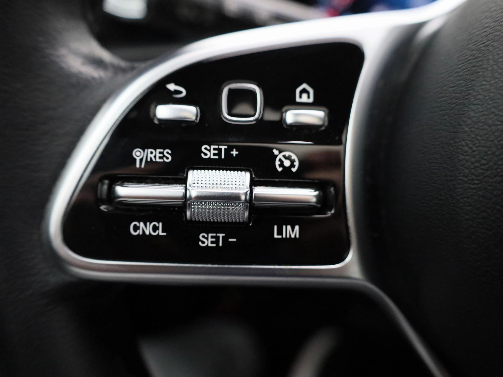 Mercedes-Benz-CLA-image-16