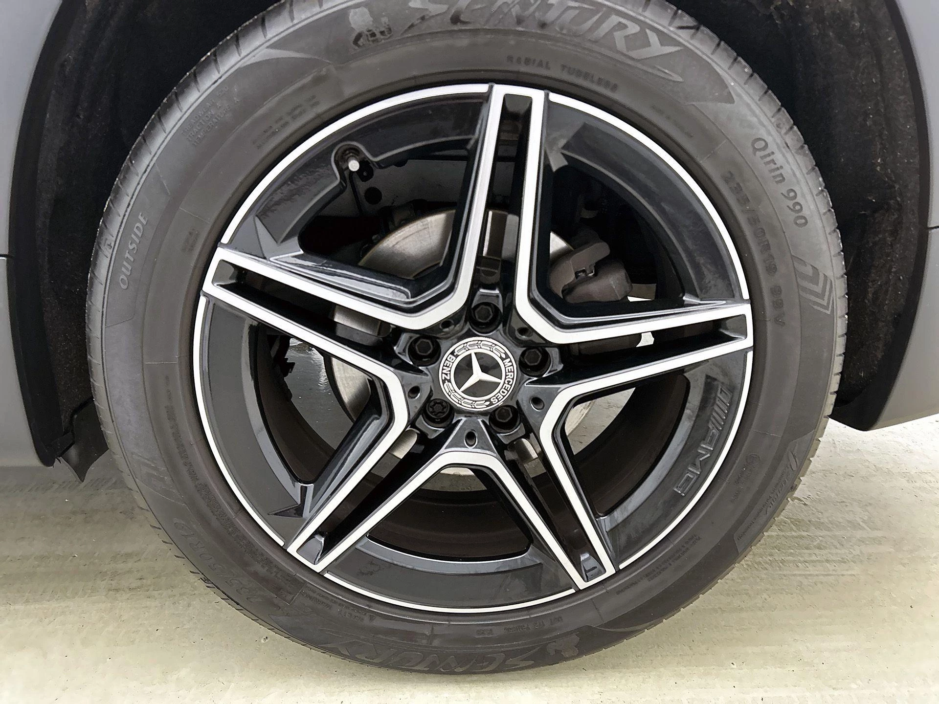Mercedes-Benz-GLB-image-48