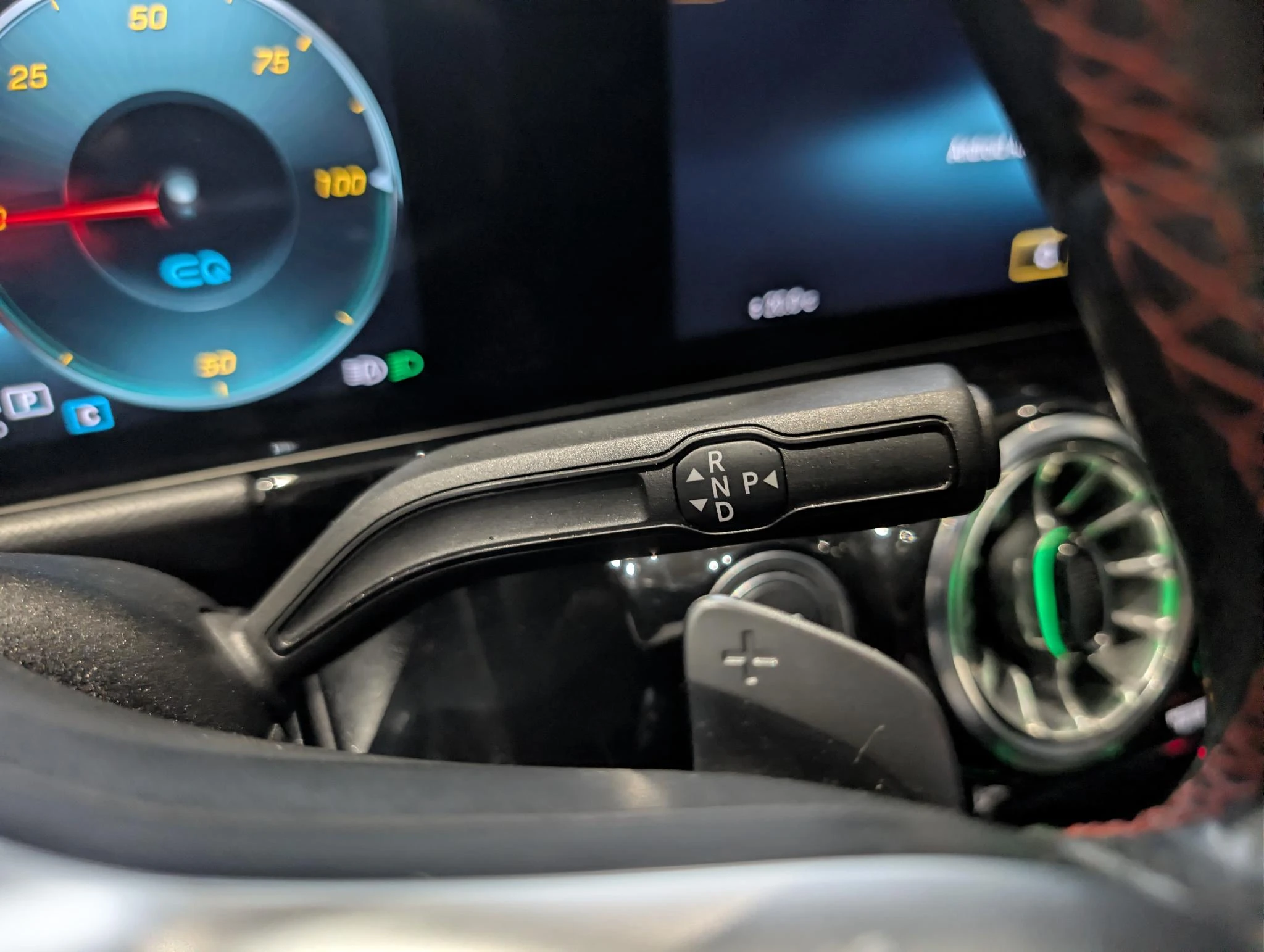 Mercedes-Benz-EQA-image-25