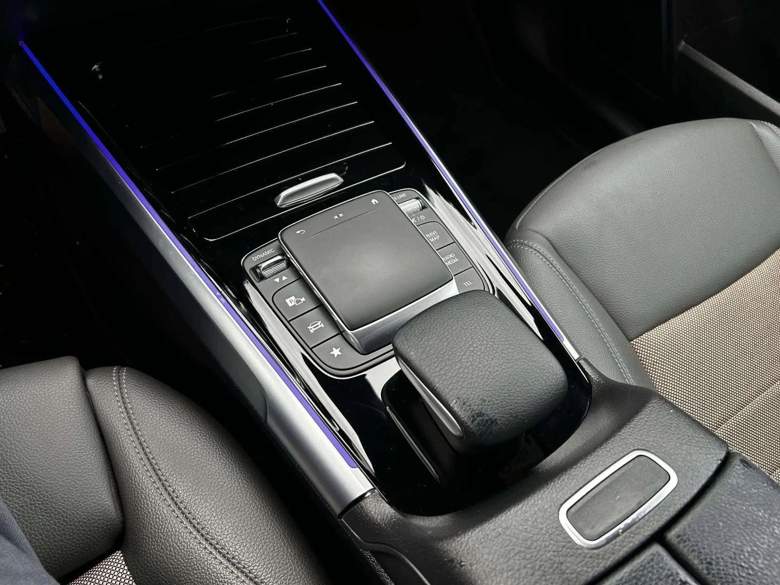 Mercedes-Benz-EQB-image-10