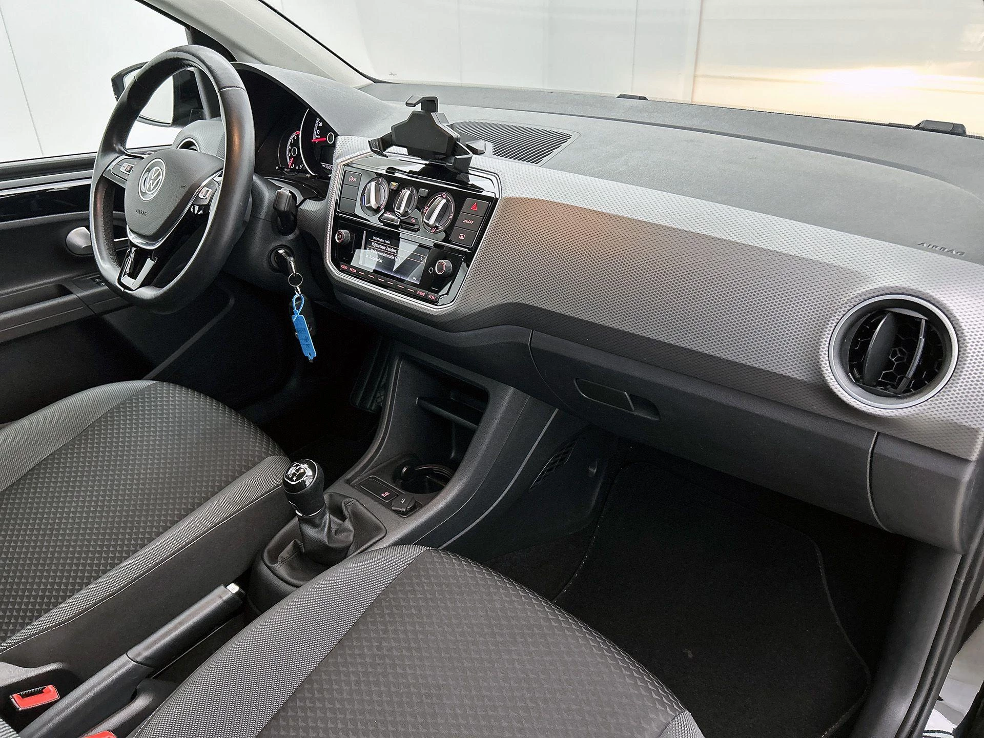 Volkswagen-up!-image-20