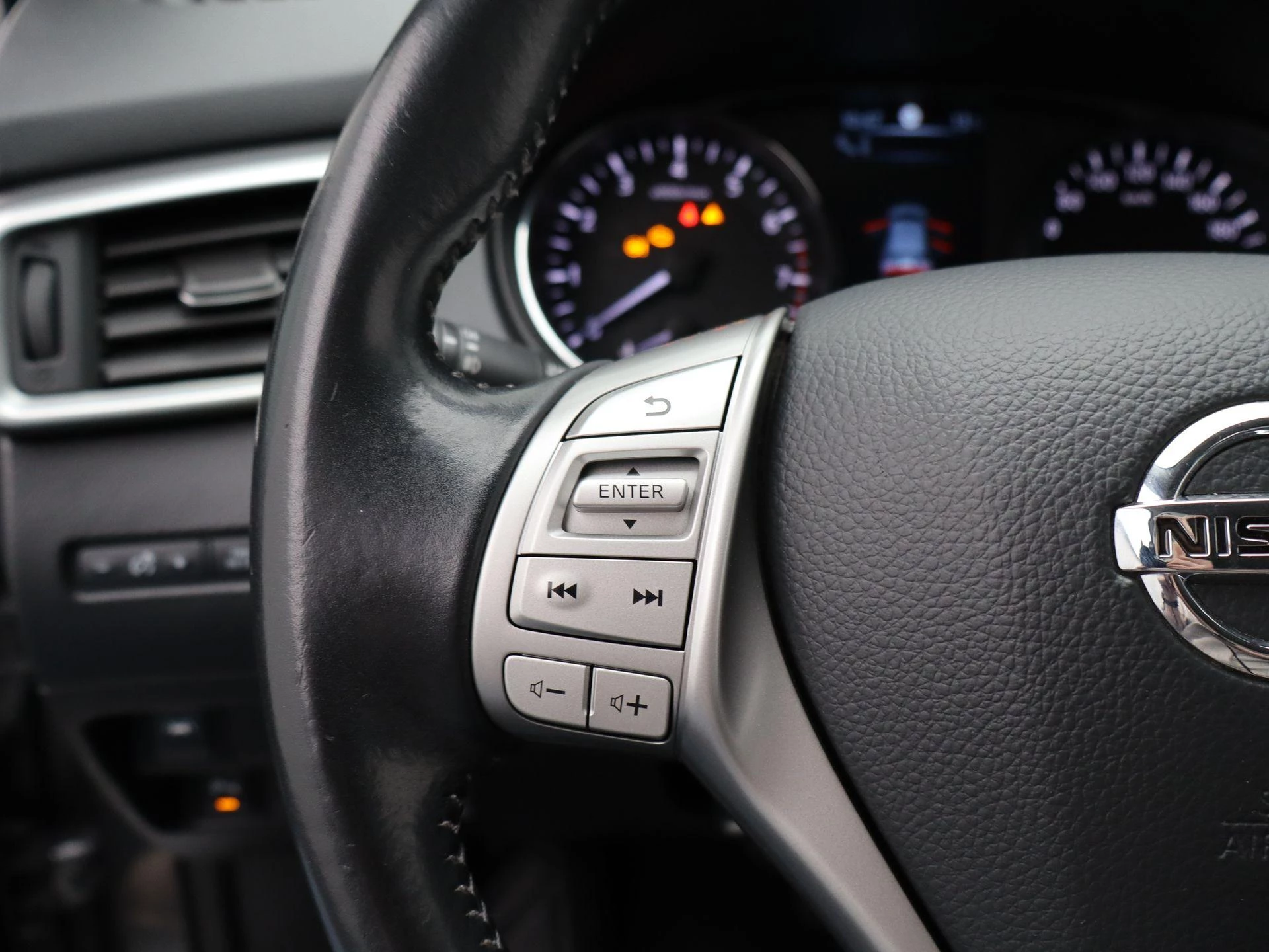 Nissan-QASHQAI-image-28