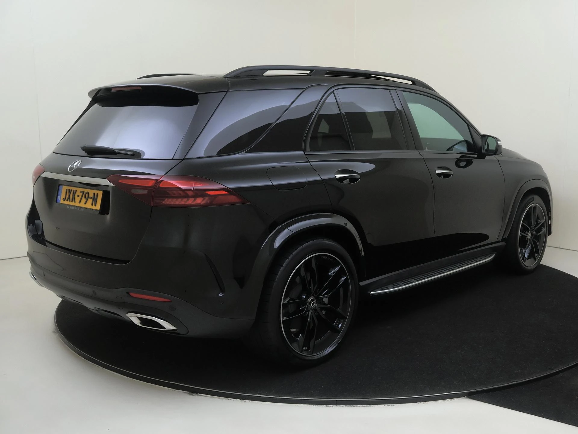 Mercedes-Benz-GLE-image-1