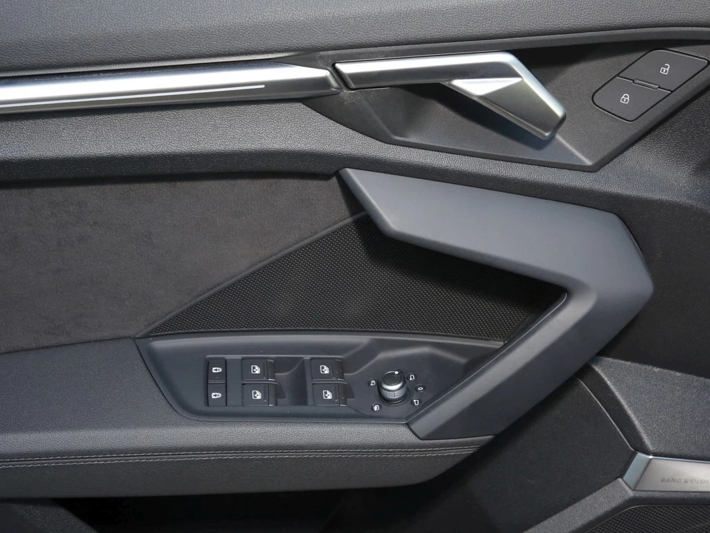 Audi RS3 Sportback 2.5 TFSI Q 19"|NAVI+VC|MATRIX|B&O|