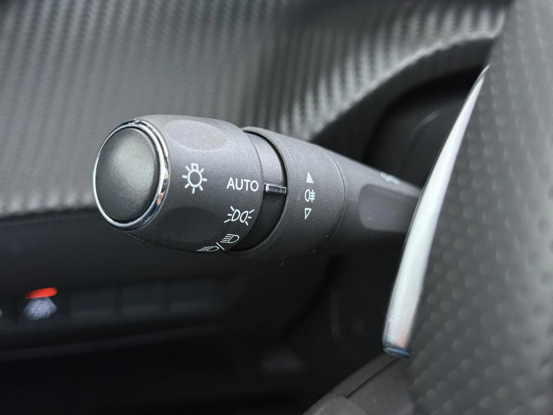 Peugeot-208-image-19