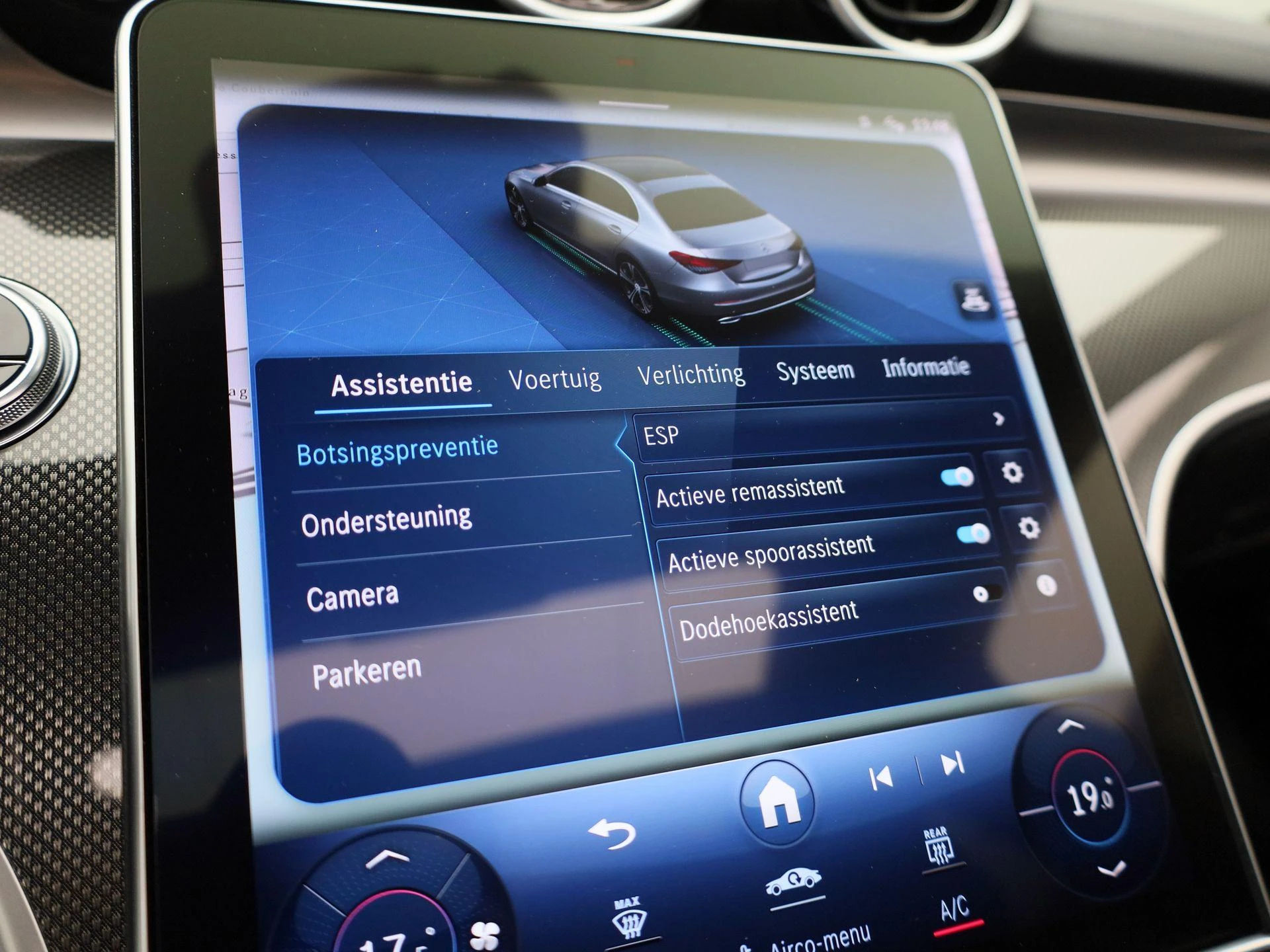 Mercedes-Benz-C-Klasse-image-38