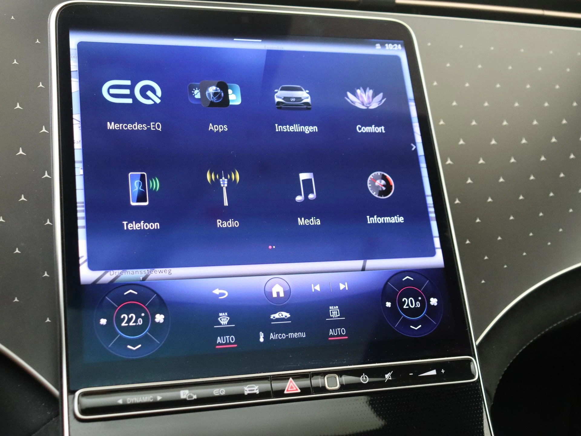 Mercedes-Benz-EQE-image-15