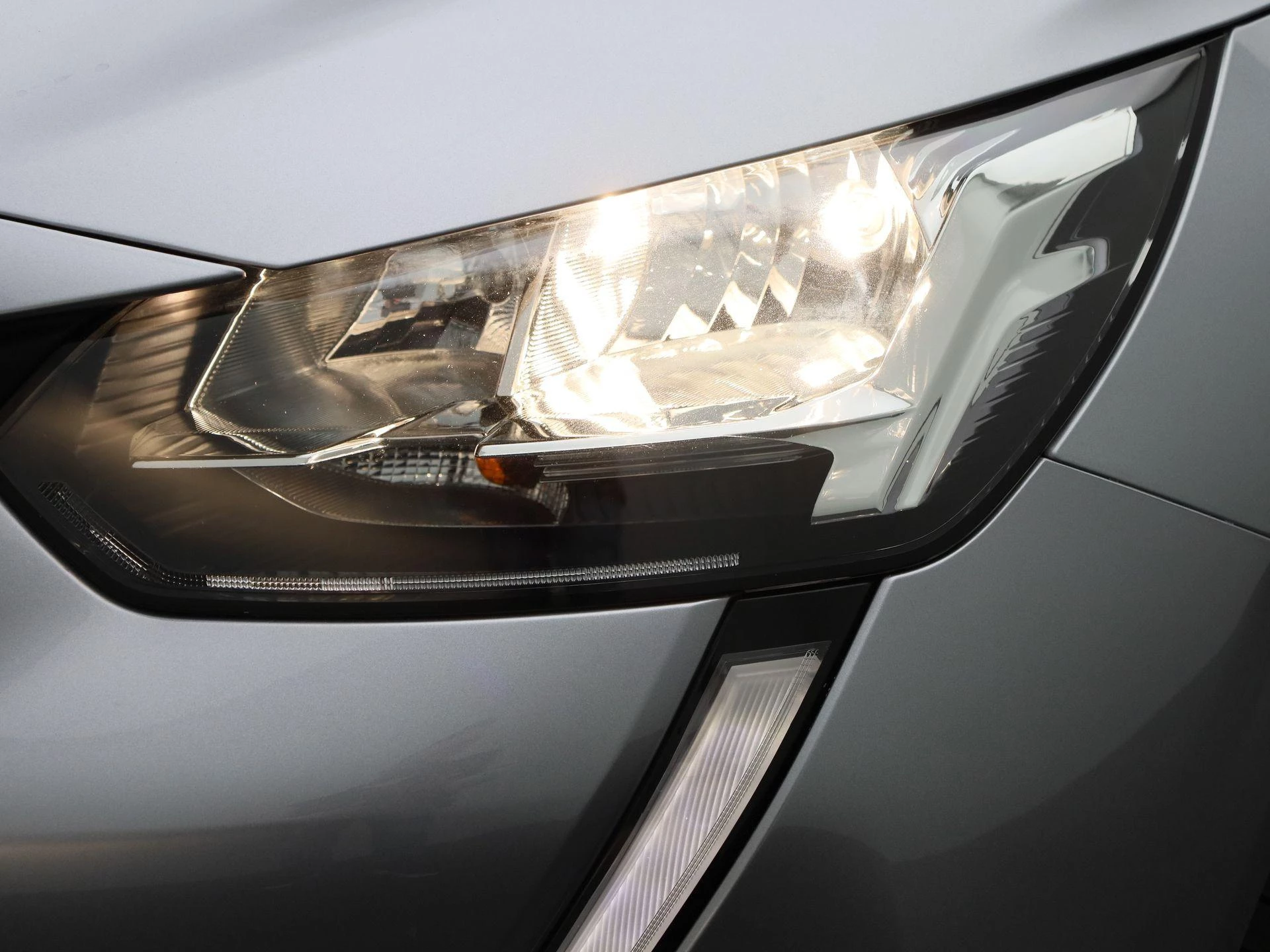 Peugeot-208-image-12