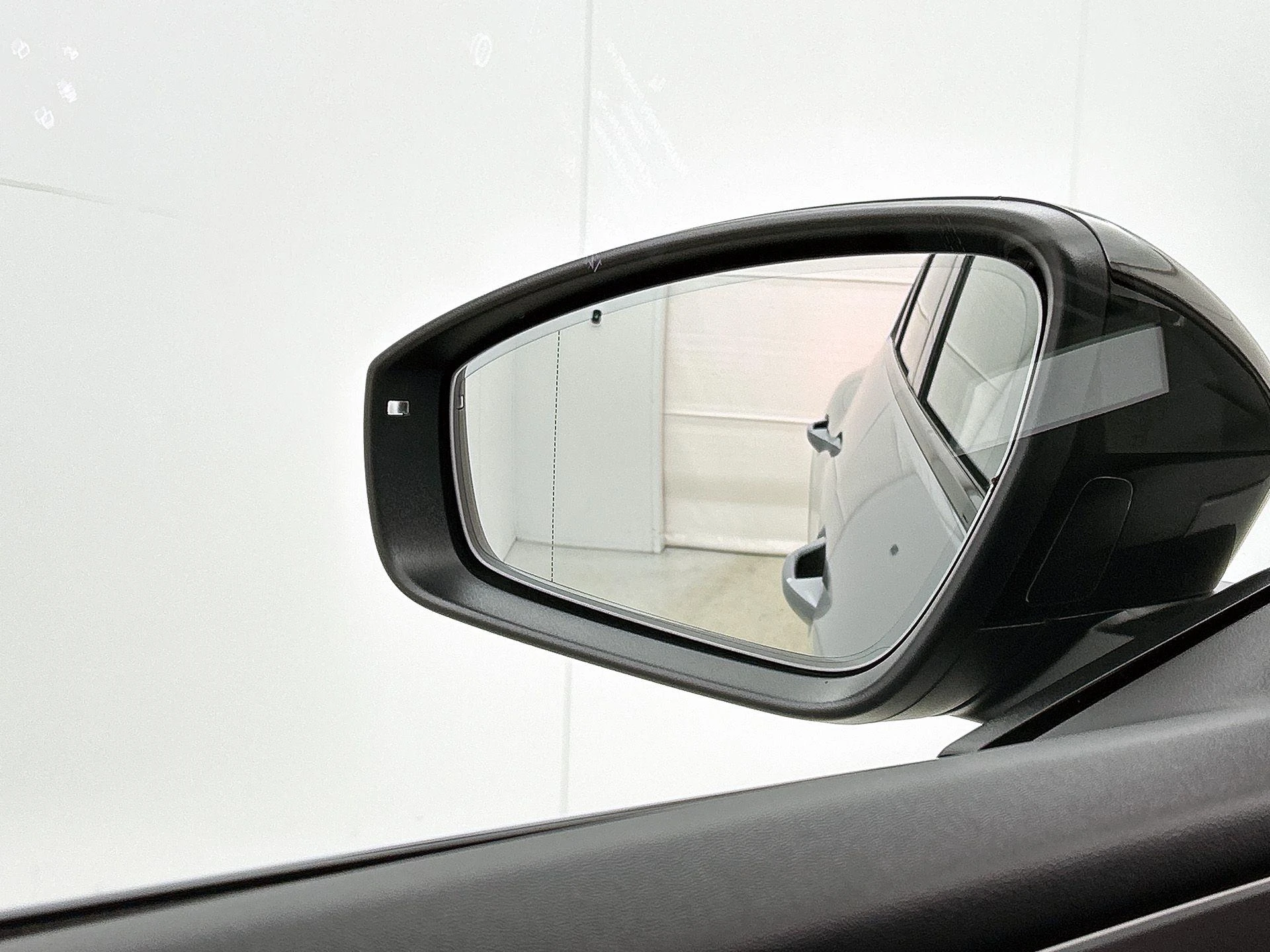 Audi-Q4 e-tron-image-16