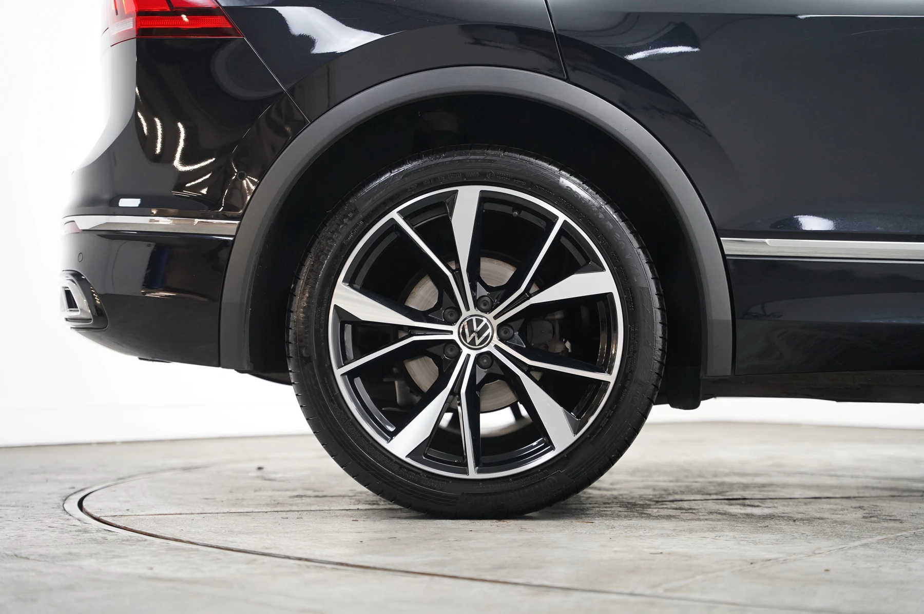 Volkswagen-Tiguan-image-36