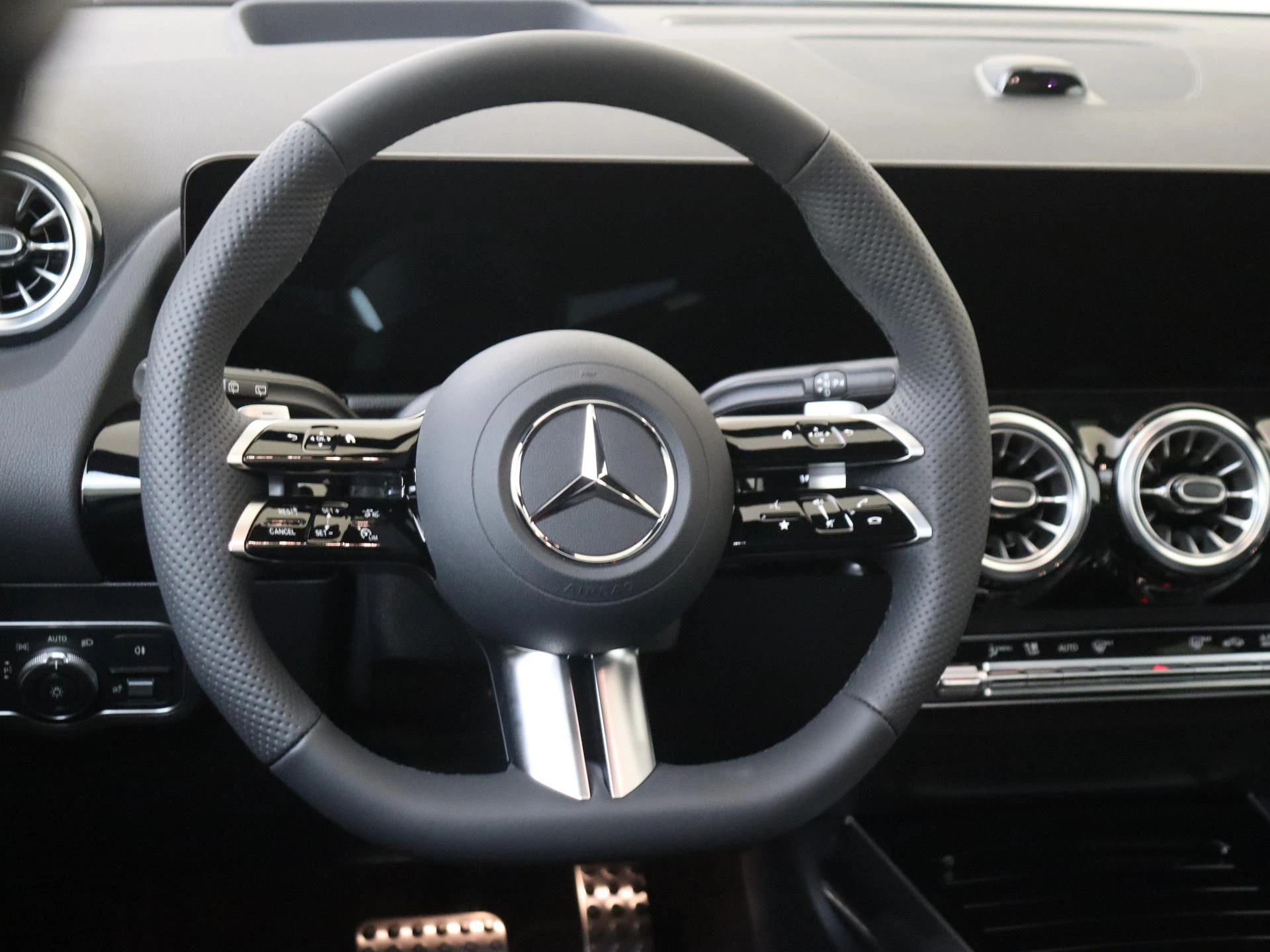 Mercedes-Benz GLA 250 e 140 Years Edition