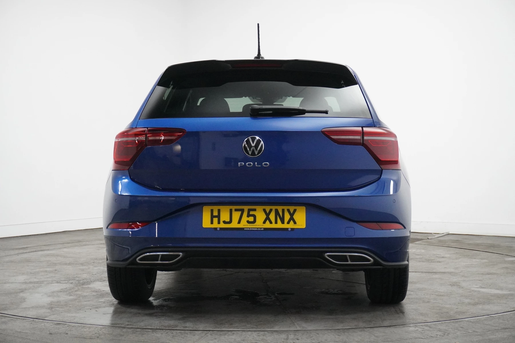 Volkswagen-Polo-image-12