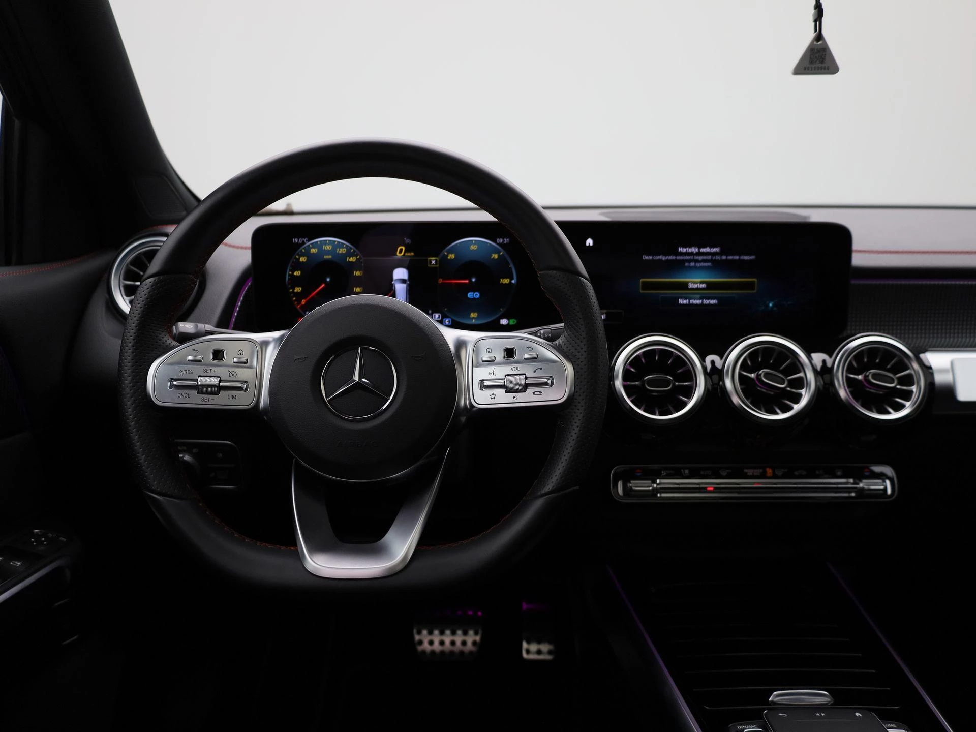 Mercedes-Benz-EQB-image-6