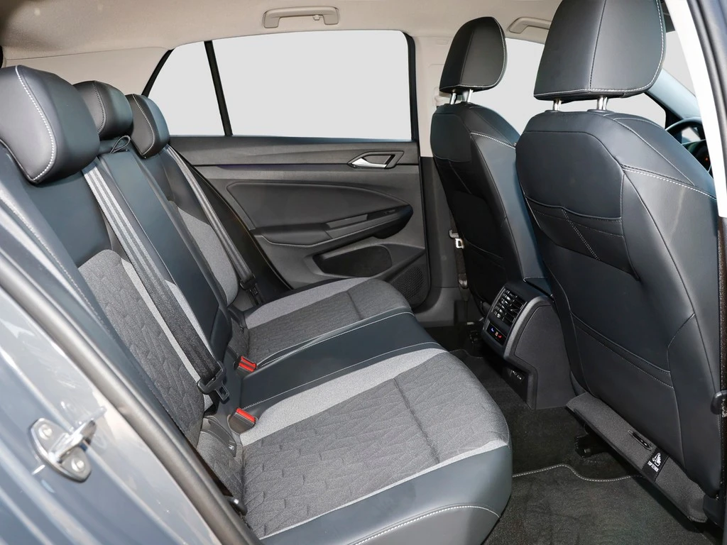 Volkswagen-Golf-image-9