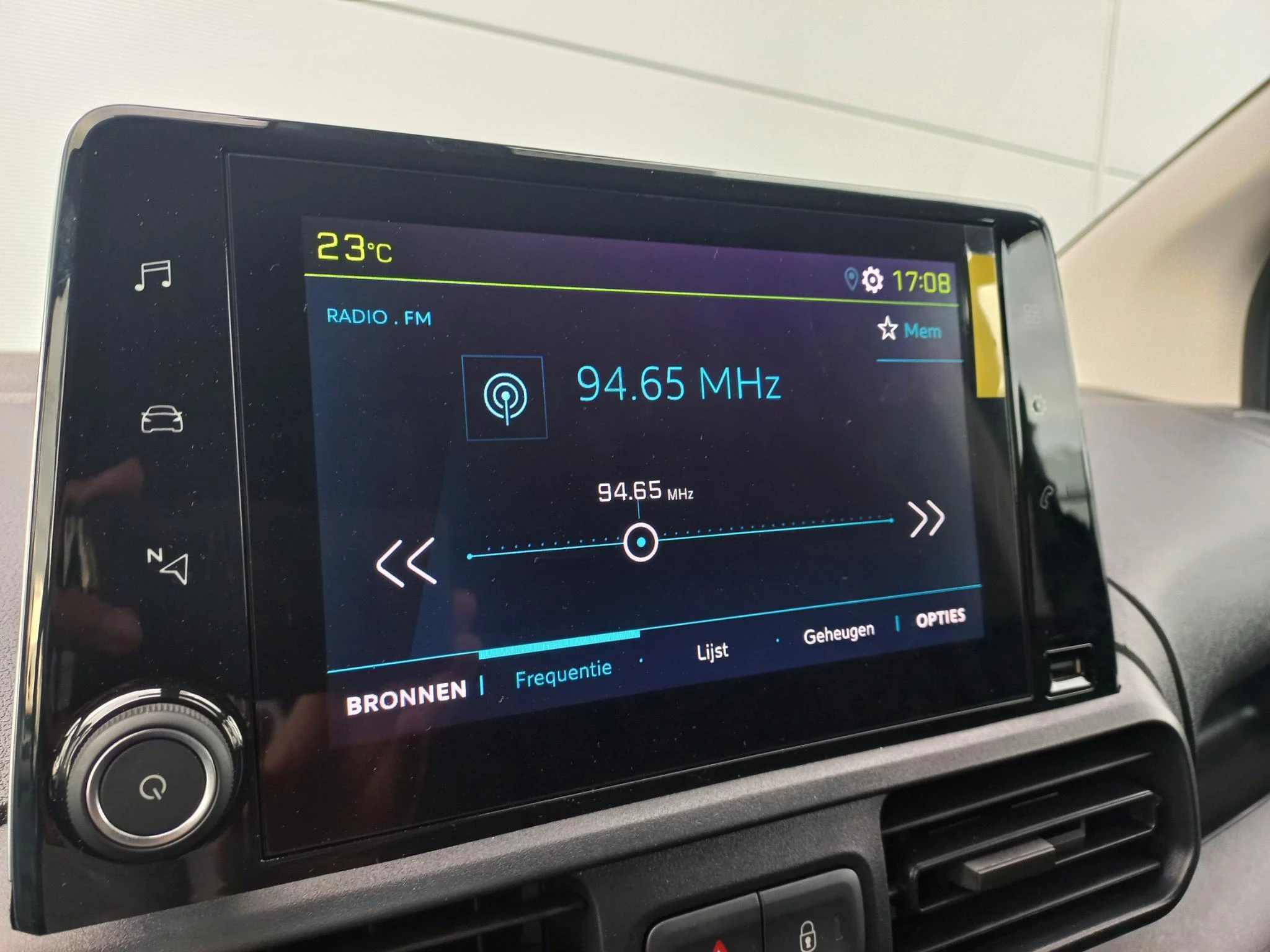 Peugeot-e-Partner-image-14