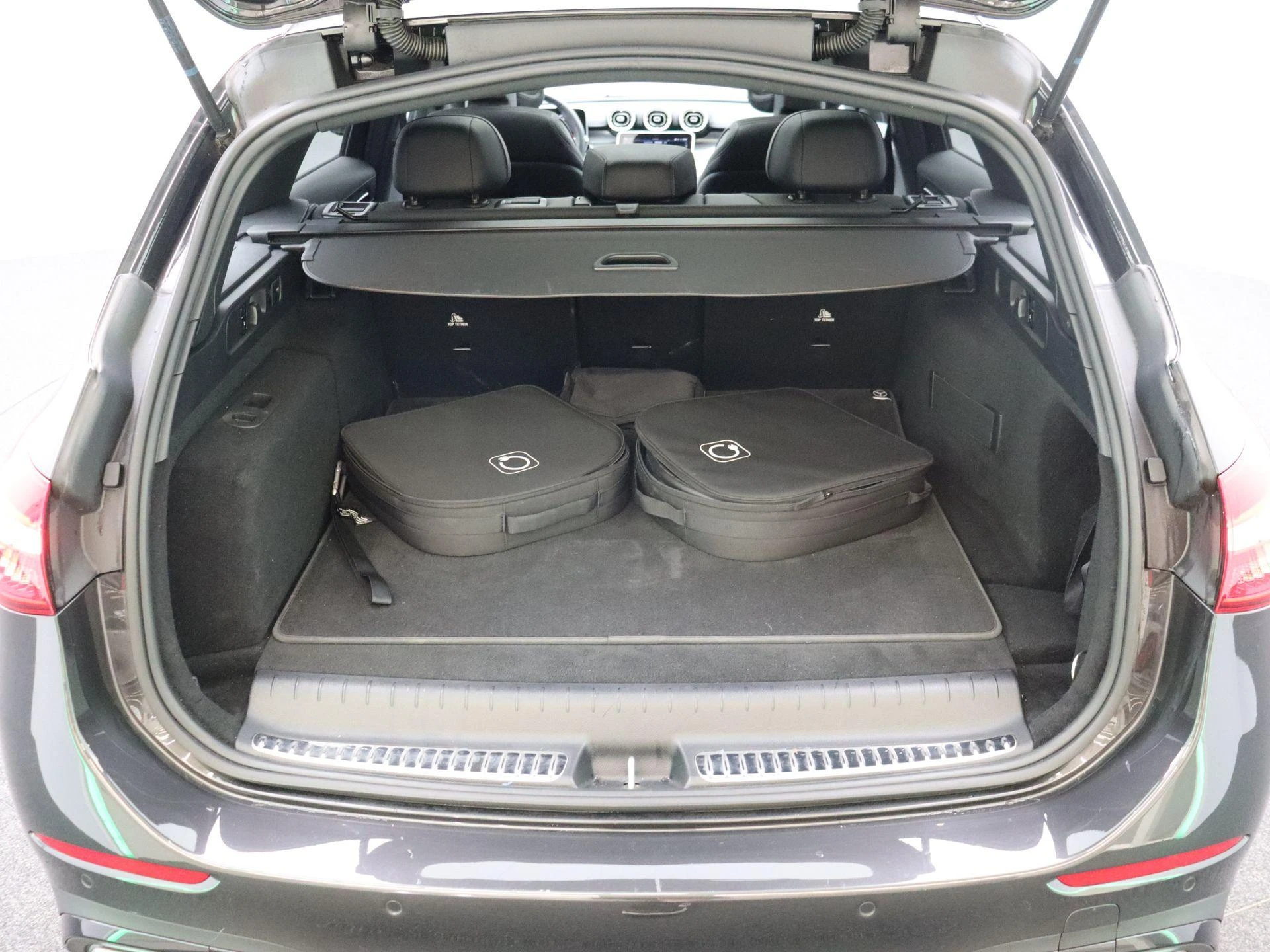 Mercedes-Benz-C-Klasse-image-22