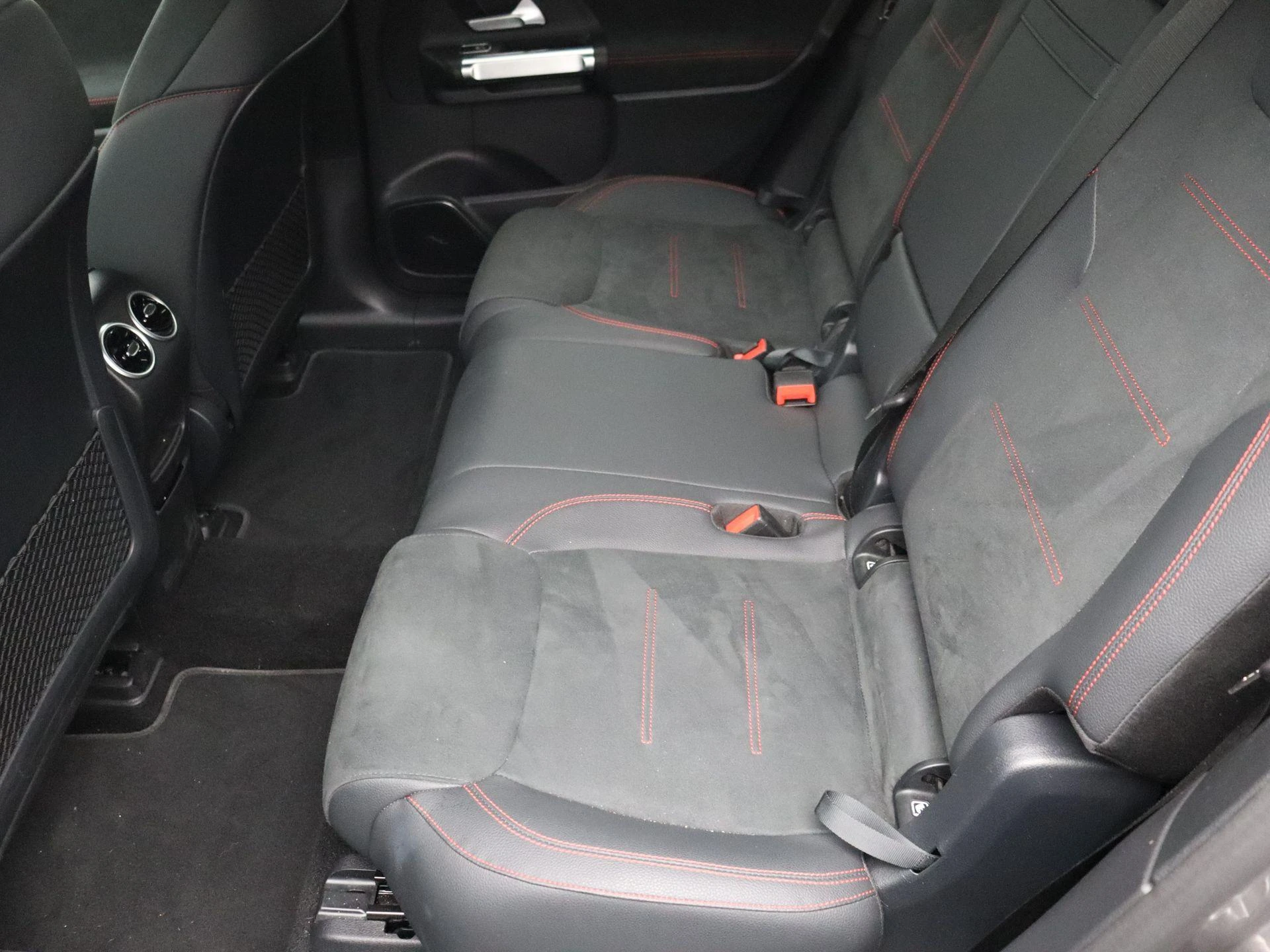 Mercedes-Benz EQB 250+ AMG LINE + HEAD UP + BURMESTER + CARPLAY +