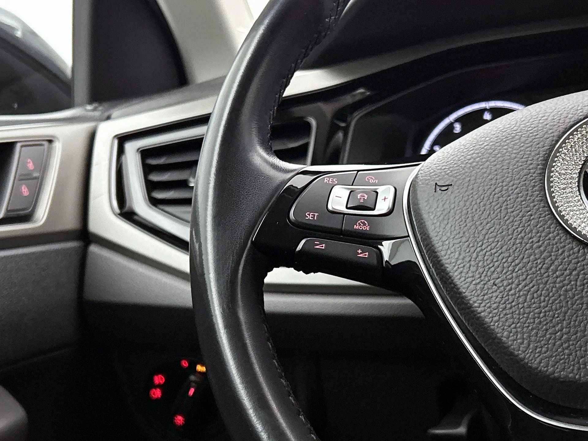 Volkswagen-Polo-image-5