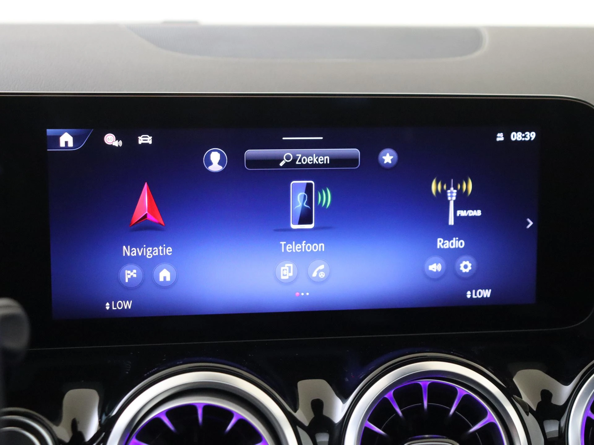Mercedes-Benz-GLA-image-15