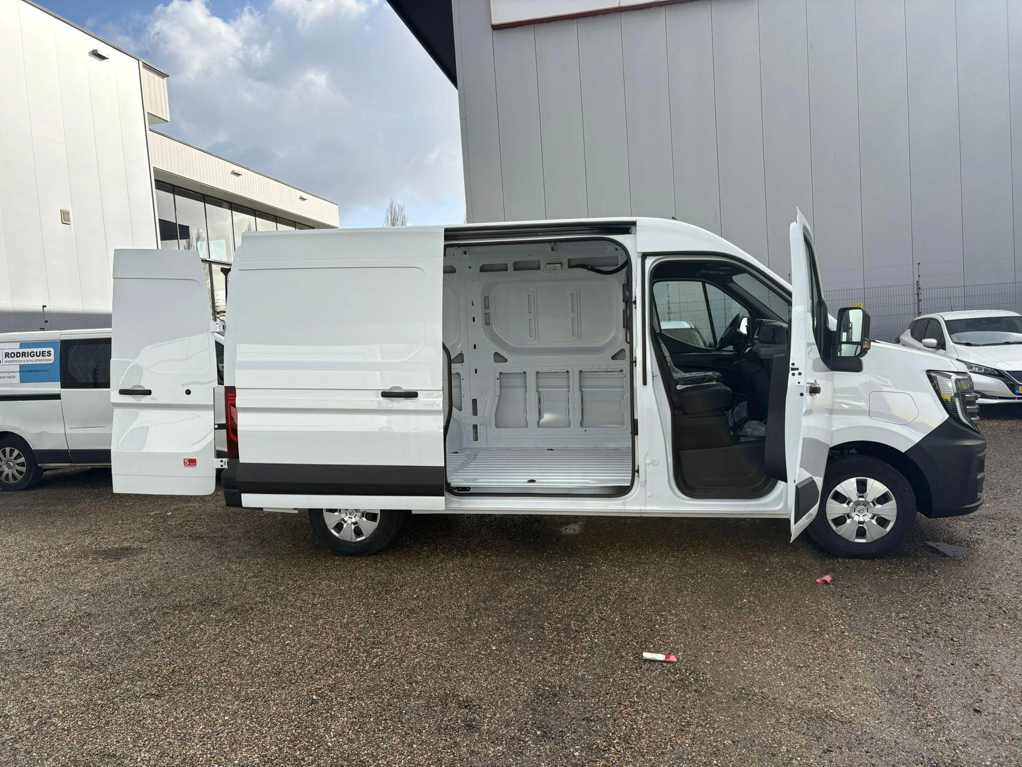 Nissan-Interstar-image-4