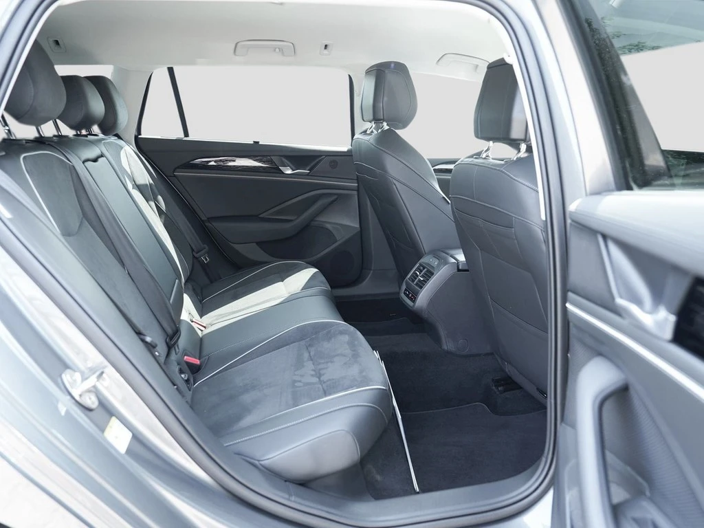 Volkswagen-Passat-image-8