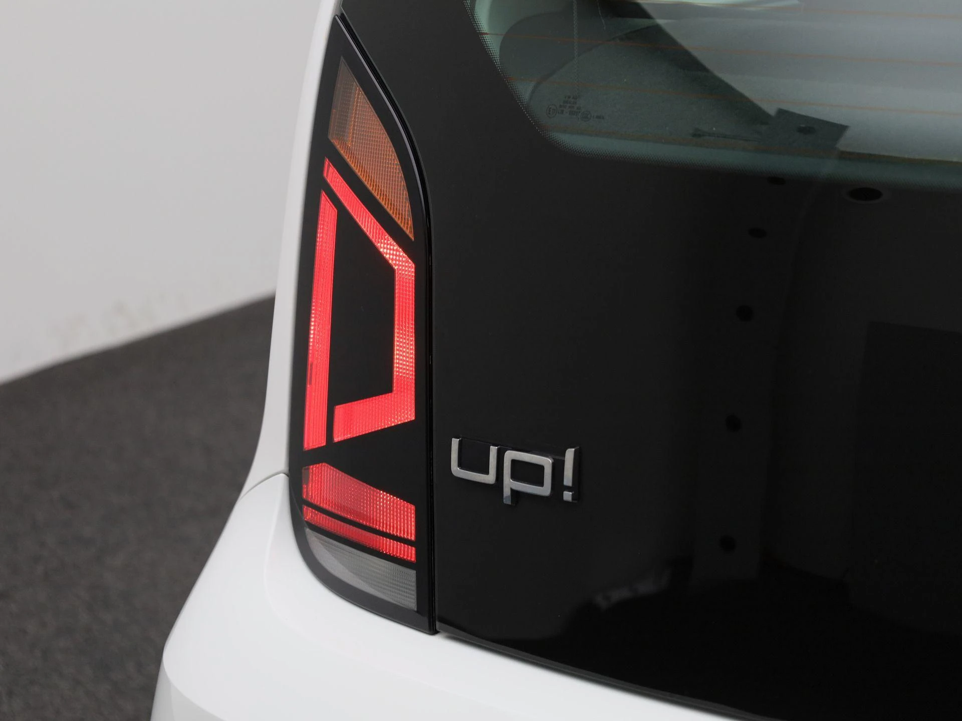Volkswagen-up!-image-28